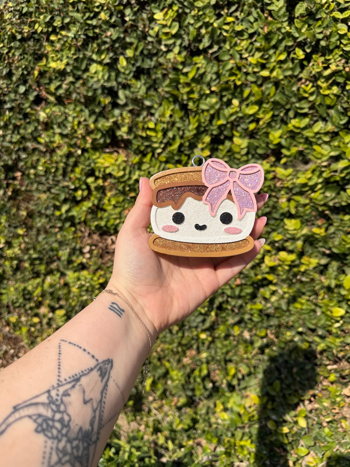 SMORE W/ BOW FRESHIE