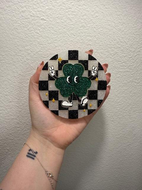 CHECKERED CLOVER FRESHIE