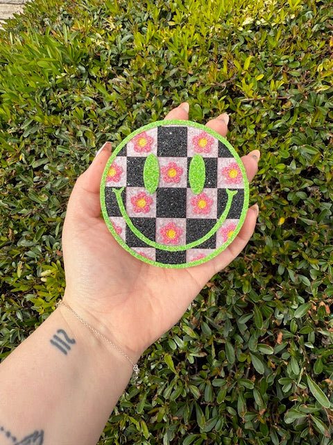 CHECKERED SMILEY FRESHIE