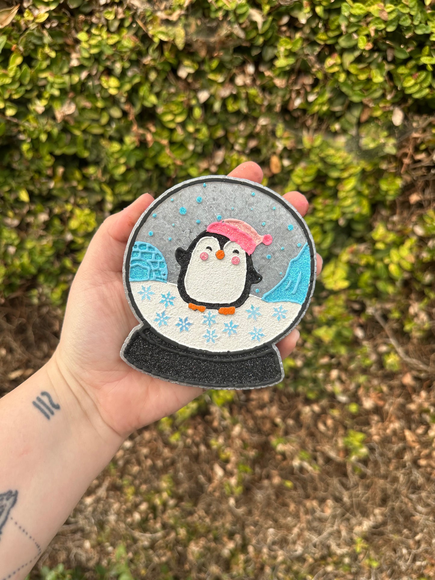 PENGUIN SNOWGLOBE FRESHIE